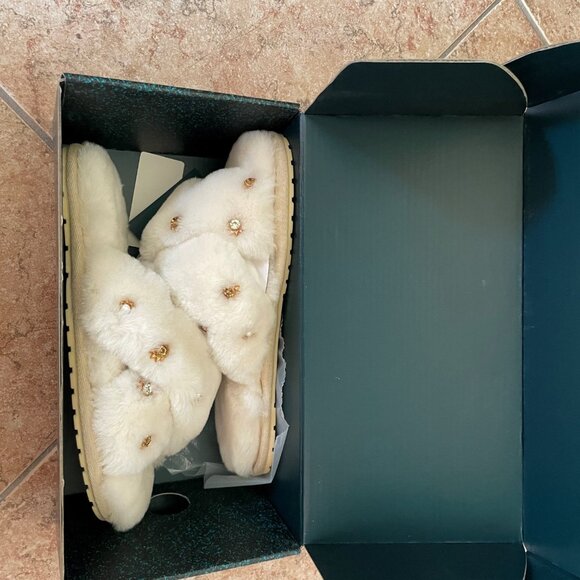 NWT Emu Australia Mayberry Jewels Sheepskin Slipper  - Size 8 - Natural Color - Picture 2 of 6